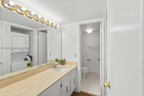 Condo in Miami, Florida, 1 bedroom  № 1996979 - photo 18