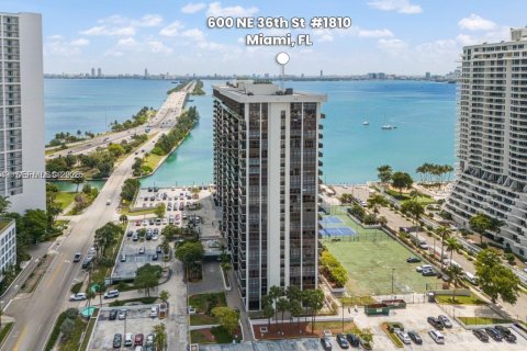 Condo in Miami, Florida, 1 bedroom  № 1996979 - photo 21