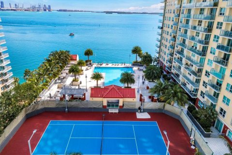 Condo in Miami, Florida, 2 bedrooms  № 1974696 - photo 4
