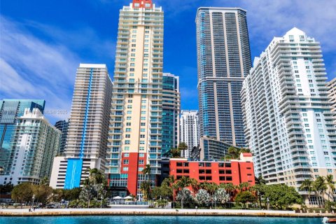 Condo in Miami, Florida, 2 bedrooms  № 1974696 - photo 2