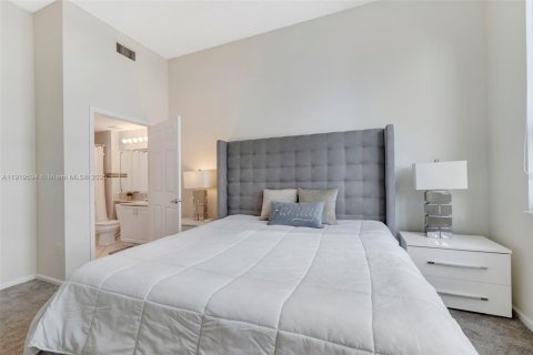 Condo in Miami, Florida, 2 bedrooms  № 1974696 - photo 21