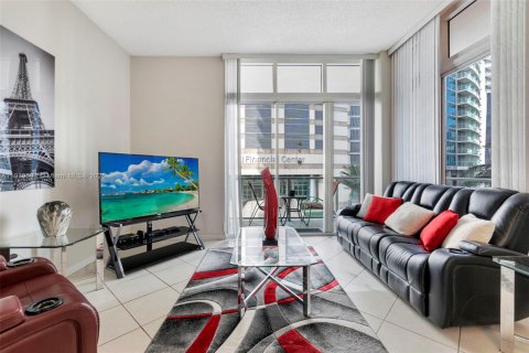 Condo in Miami, Florida, 2 bedrooms  № 1974696 - photo 8