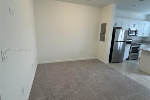 Adosado en alquiler en Miami, Florida, 3 dormitorios, 122.63 m2 № 1929948 - foto 14