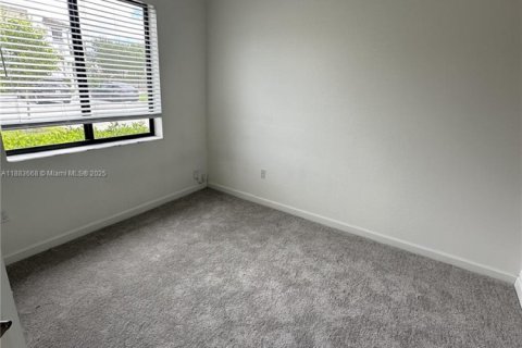 Adosado en alquiler en Miami, Florida, 3 dormitorios, 122.63 m2 № 1929948 - foto 7