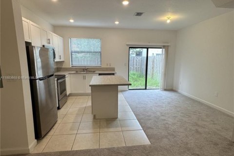 Adosado en alquiler en Miami, Florida, 3 dormitorios, 122.63 m2 № 1929948 - foto 6