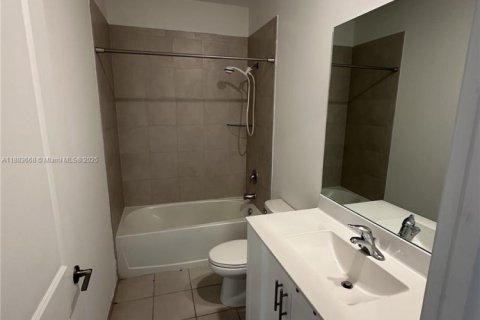 Adosado en alquiler en Miami, Florida, 3 dormitorios, 122.63 m2 № 1929948 - foto 12