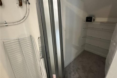 Adosado en alquiler en Miami, Florida, 3 dormitorios, 122.63 m2 № 1929948 - foto 15