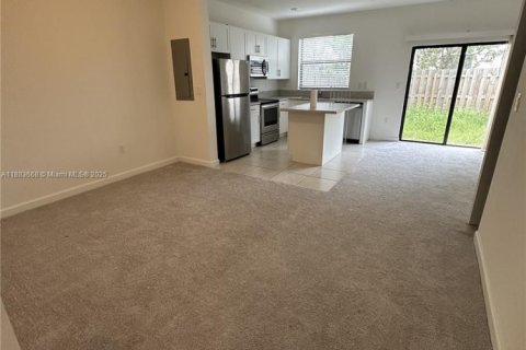 Adosado en alquiler en Miami, Florida, 3 dormitorios, 122.63 m2 № 1929948 - foto 5