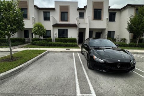 Adosado en alquiler en Miami, Florida, 3 dormitorios, 122.63 m2 № 1929948 - foto 2