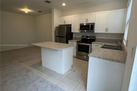 Adosado en alquiler en Miami, Florida, 3 dormitorios, 122.63 m2 № 1929948 - foto 4