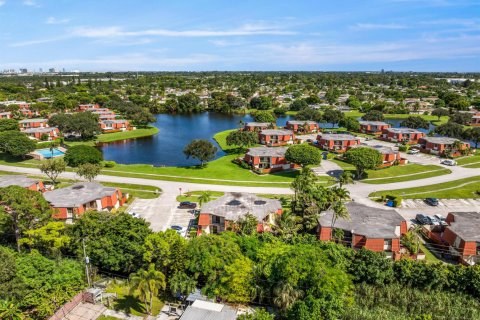 Touwnhouse à vendre à West Palm Beach, Floride: 2 chambres, 113.15 m2 № 2426213 - photo 4