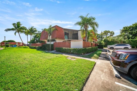 Touwnhouse à vendre à West Palm Beach, Floride: 2 chambres, 113.15 m2 № 2426213 - photo 2
