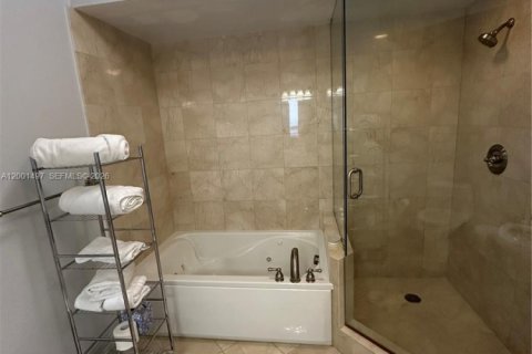 Condominio en alquiler en Miami Beach, Florida, 3 dormitorios, 163.6 m2 № 2170253 - foto 11