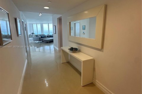 Condominio en alquiler en Miami Beach, Florida, 3 dormitorios, 163.6 m2 № 2170253 - foto 2