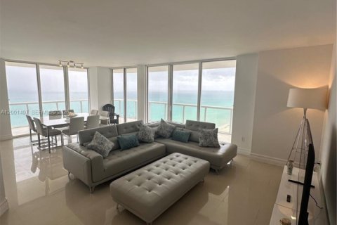 Condominio en alquiler en Miami Beach, Florida, 3 dormitorios, 163.6 m2 № 2170253 - foto 3