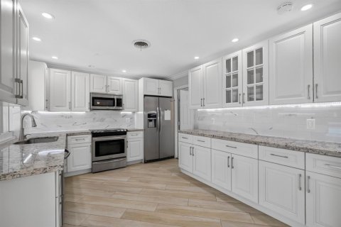 Villa ou maison à louer à Deerfield Beach, Floride: 4 chambres, 148.64 m2 № 2411962 - photo 10