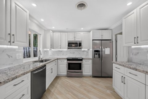 Villa ou maison à louer à Deerfield Beach, Floride: 4 chambres, 148.64 m2 № 2411962 - photo 11