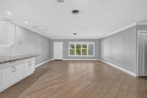 Villa ou maison à louer à Deerfield Beach, Floride: 4 chambres, 148.64 m2 № 2411962 - photo 8