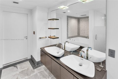 Condominio en venta en Miami, Florida, 2 dormitorios, 142.98 m2 № 1978396 - foto 15