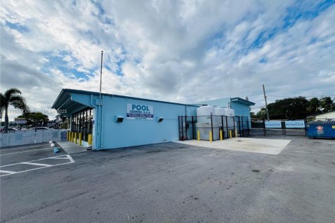 Commercial property in Hollywood, Florida № 1950720 - photo 2