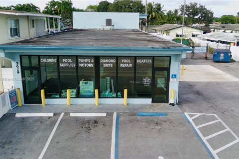 Commercial property in Hollywood, Florida № 1950720 - photo 6