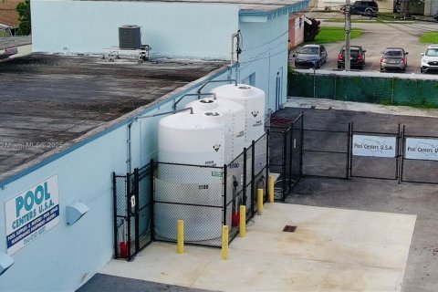 Commercial property in Hollywood, Florida № 1950720 - photo 13