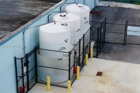 Commercial property in Hollywood, Florida № 1950720 - photo 12