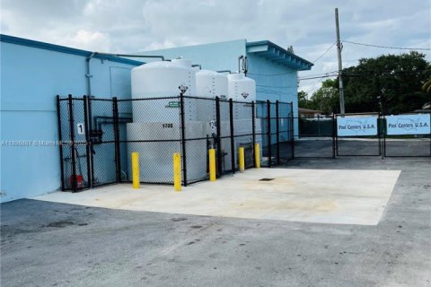 Commercial property in Hollywood, Florida № 1950720 - photo 3