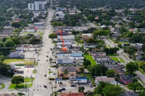 Commercial property in Hollywood, Florida № 1950720 - photo 18