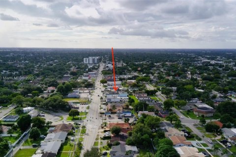 Commercial property in Hollywood, Florida № 1950720 - photo 17