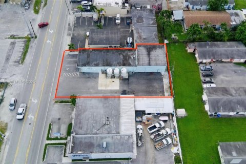 Commercial property in Hollywood, Florida № 1950720 - photo 15