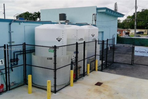 Commercial property in Hollywood, Florida № 1950720 - photo 10