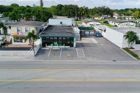 Commercial property in Hollywood, Florida № 1950720 - photo 9