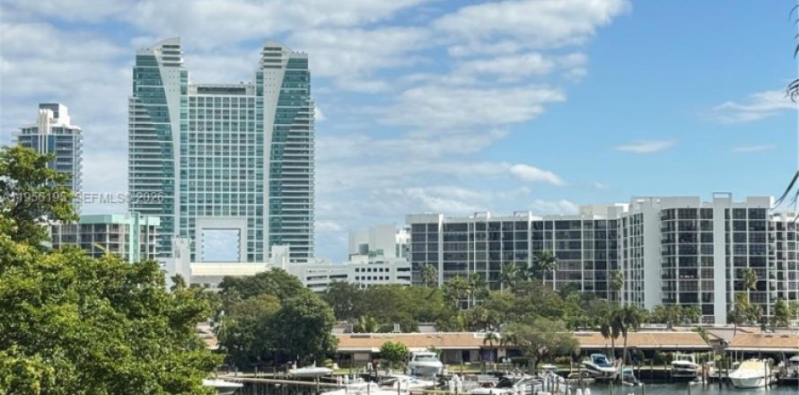 Condominio en Hallandale Beach, Florida, 1 dormitorio  № 2010680