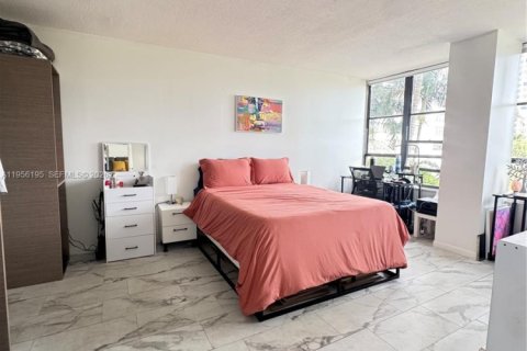 Condominio en alquiler en Hallandale Beach, Florida, 1 dormitorio, 76.92 m2 № 2010680 - foto 8