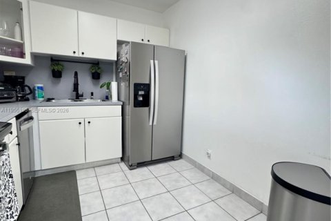 Condominio en alquiler en Hallandale Beach, Florida, 1 dormitorio, 76.92 m2 № 2010680 - foto 4