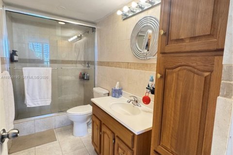 Condominio en alquiler en Hallandale Beach, Florida, 1 dormitorio, 76.92 m2 № 2010680 - foto 10