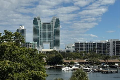 Condominio en alquiler en Hallandale Beach, Florida, 1 dormitorio, 76.92 m2 № 2010680 - foto 2