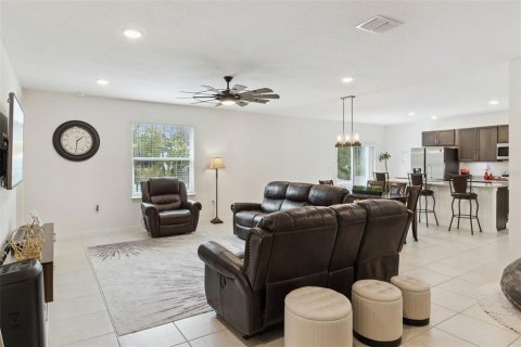 Villa ou maison à vendre à Poinciana, Floride: 4 chambres, 174.1 m2 № 2408772 - photo 4