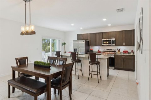 Villa ou maison à vendre à Poinciana, Floride: 4 chambres, 174.1 m2 № 2408772 - photo 5
