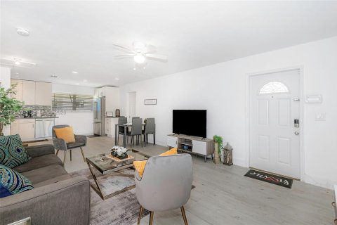 Купить коммерческую недвижимость в Холливуд, Флорида 154.4м2, № 2049496 - фото 4