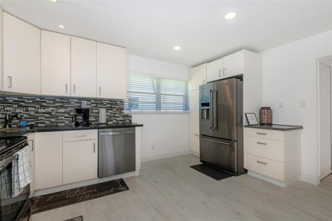 Купить коммерческую недвижимость в Холливуд, Флорида 154.4м2, № 2049496 - фото 9