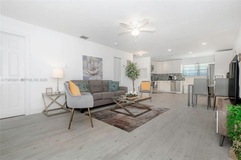 Купить коммерческую недвижимость в Холливуд, Флорида 154.4м2, № 2049496 - фото 3