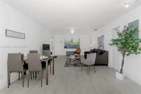 Купить коммерческую недвижимость в Холливуд, Флорида 154.4м2, № 2049496 - фото 7