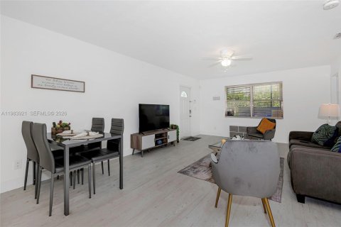 Купить коммерческую недвижимость в Холливуд, Флорида 154.4м2, № 2049496 - фото 6