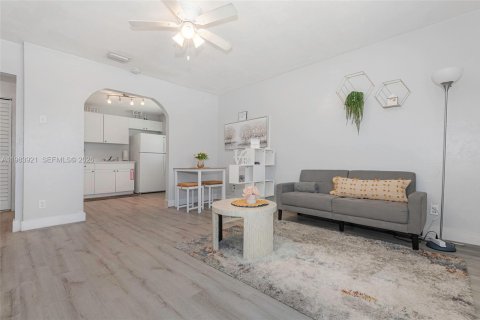 Купить коммерческую недвижимость в Холливуд, Флорида 154.4м2, № 2049496 - фото 24