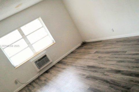 Copropriété à vendre à North Miami, Floride: 1 chambre, 57.23 m2 № 1987660 - photo 2