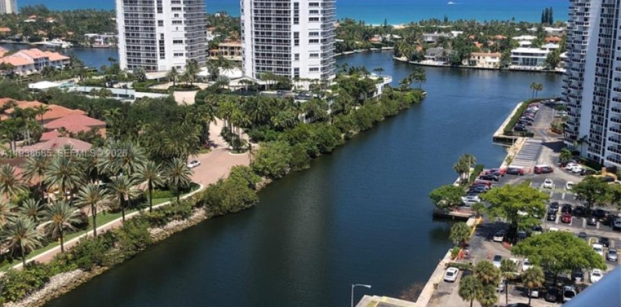 Condo in Aventura, Florida, 2 bedrooms № 1996344