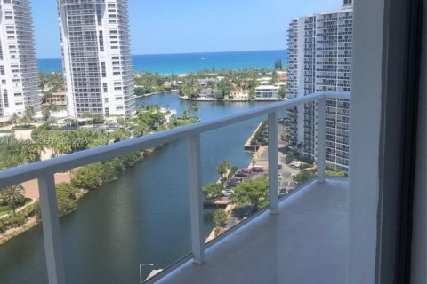 Condo in Aventura, Florida, 2 bedrooms № 1996344 - photo 2