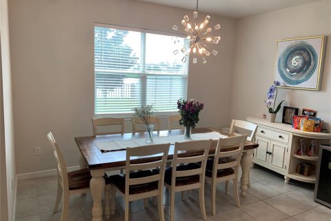House in Land O' Lakes, Florida 5 bedrooms, 242.94 sq.m. № 2428886 - photo 20